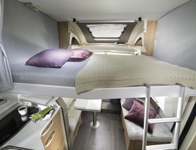 Camper huren met hefbed