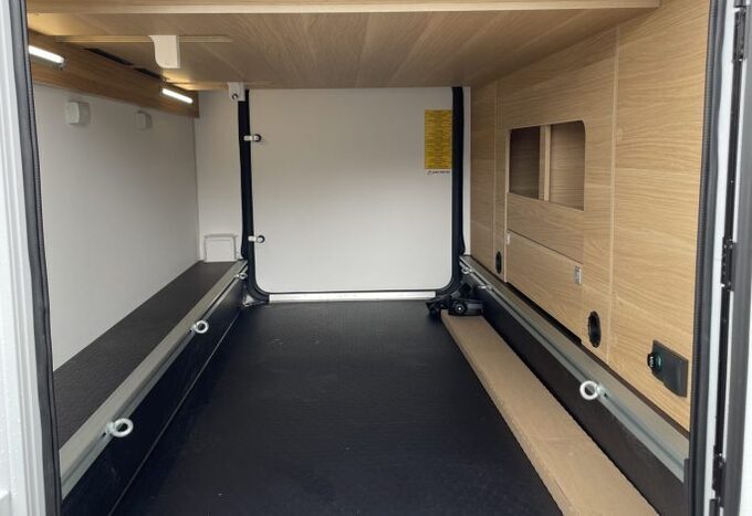 Camper huren met ruime garage