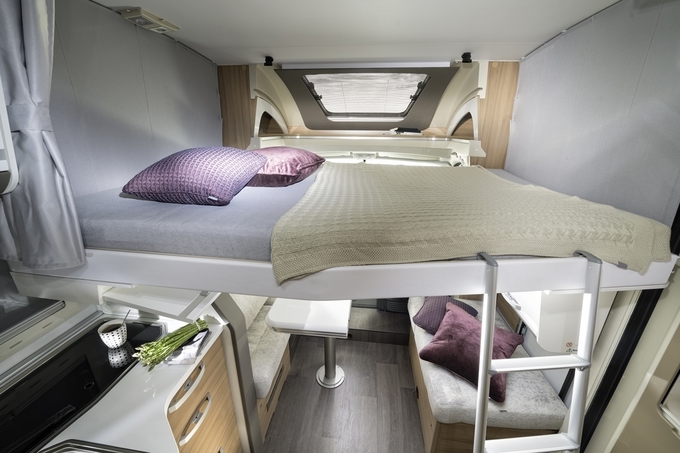 Camper huren met hefbed